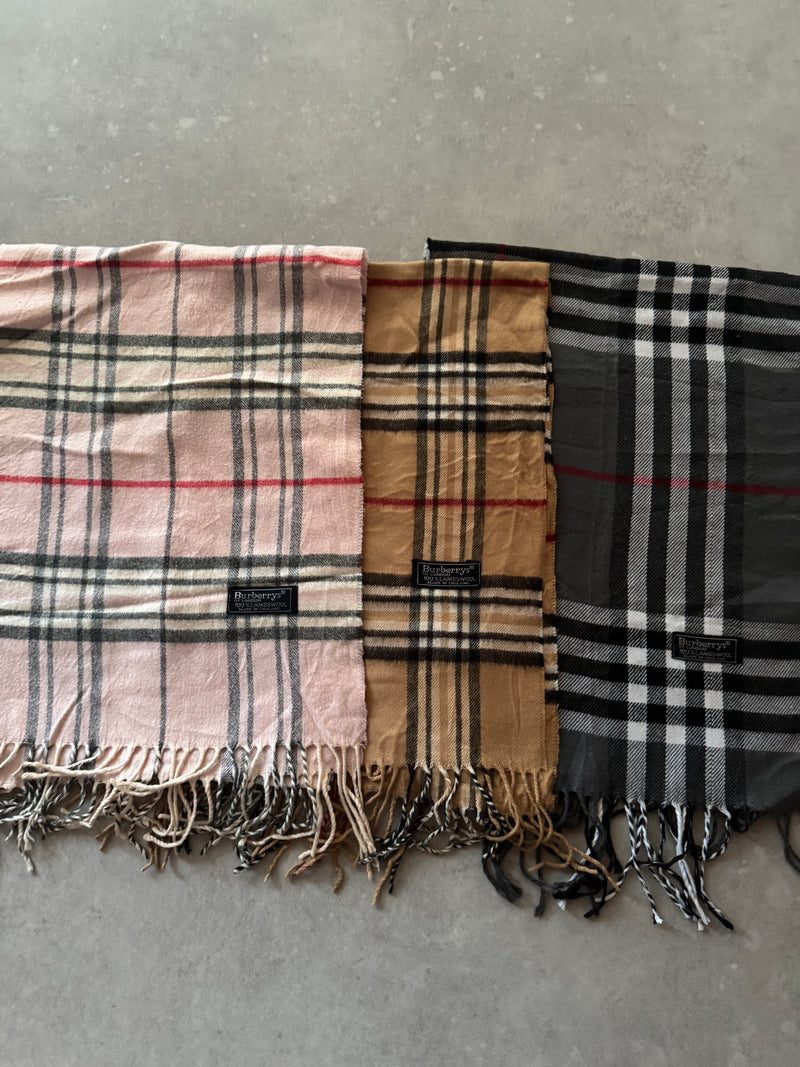 <p><strong>Burberry&nbsp;</strong></p>
