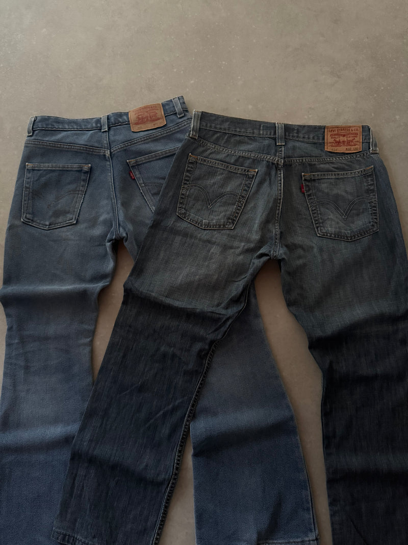 <p>Levis</p>