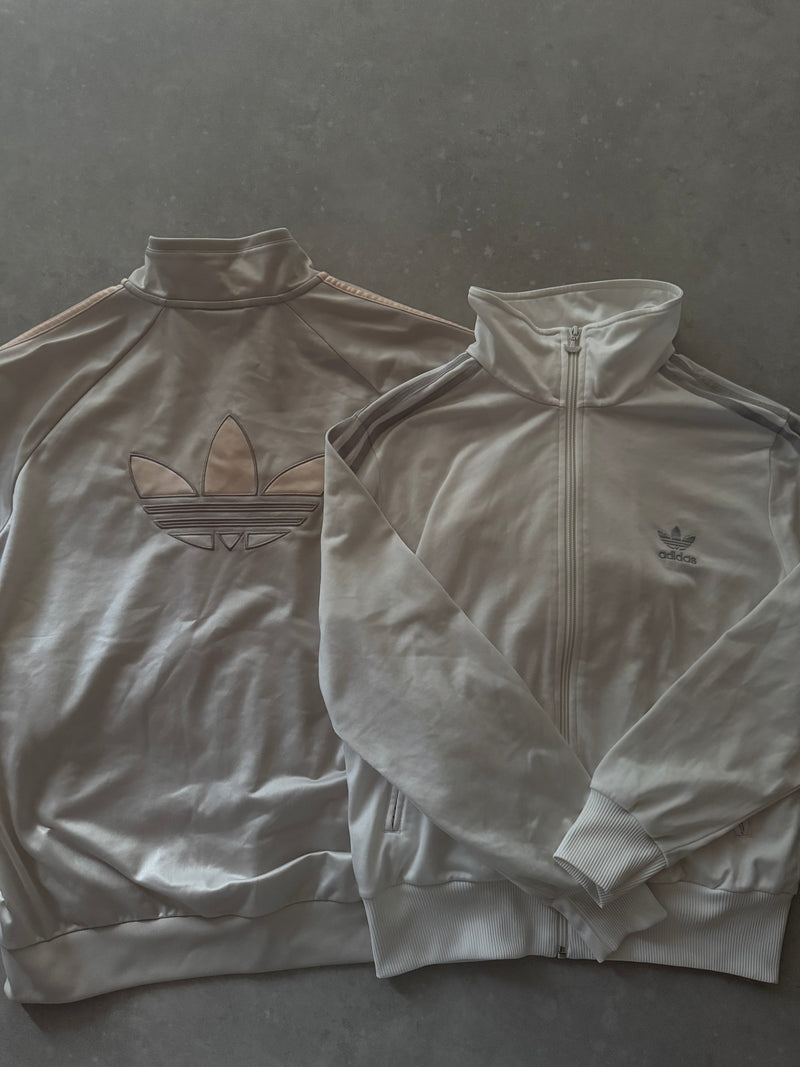 <p>Adidas</p>